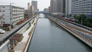 小名木川護岸整備工事の画像が表示されています。