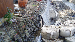 川尻川護岸補修工事の画像が表示されています。