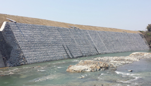 星野川筋河川改良復旧工事の画像が表示されています。