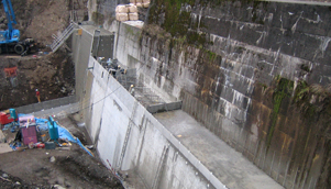 小矢部川水系池川災害関連緊急砂防堰堤工工事1の画像が表示されています。