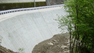 擁壁工事庚申山公園線の画像が表示されています。