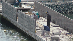 松崎港整備交付金事業岸壁（-5.5m）工事の画像が表示されています。