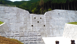 砂防・ダム・治山の施工実績が表示されています。